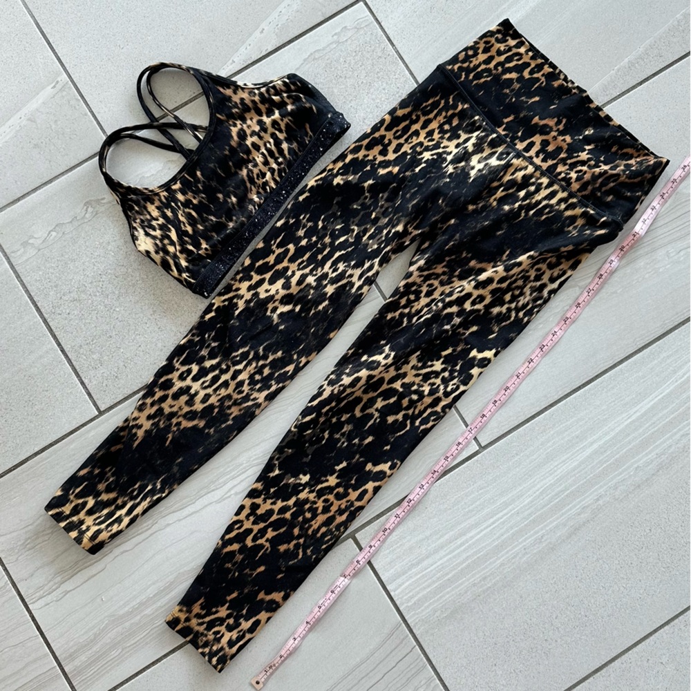 SET - Leopard print, matching bra + legging pants